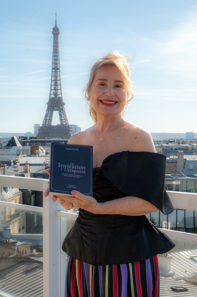 Após quatro décadas ensinando etiqueta no BRASIL, Angela Pimentel leva sua obra à PARIS