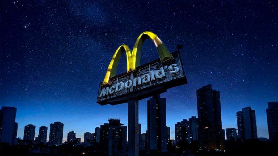 McDonald's participa da Hora do Planeta e celebra marco de mais de 96% de energia renovável em suas operações